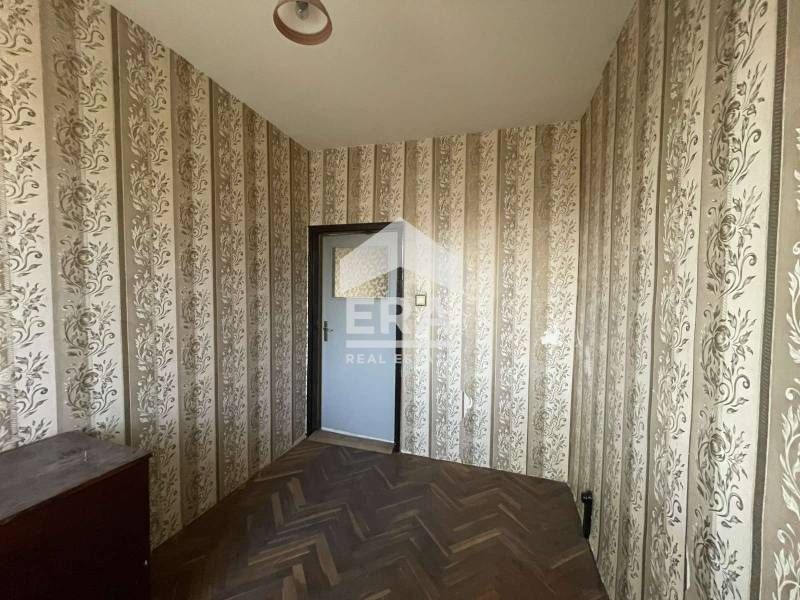 Гарсониера в кв. "Владиславово", близо до пазара, за продажба, с площ
