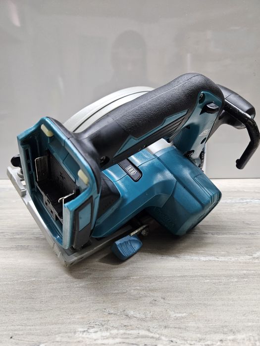 Makita Циркуляр DHS680 18V.