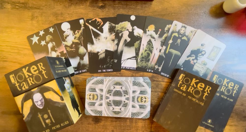 Carti “Joker Tarot” de Corrado Roi, set de carti fantastice