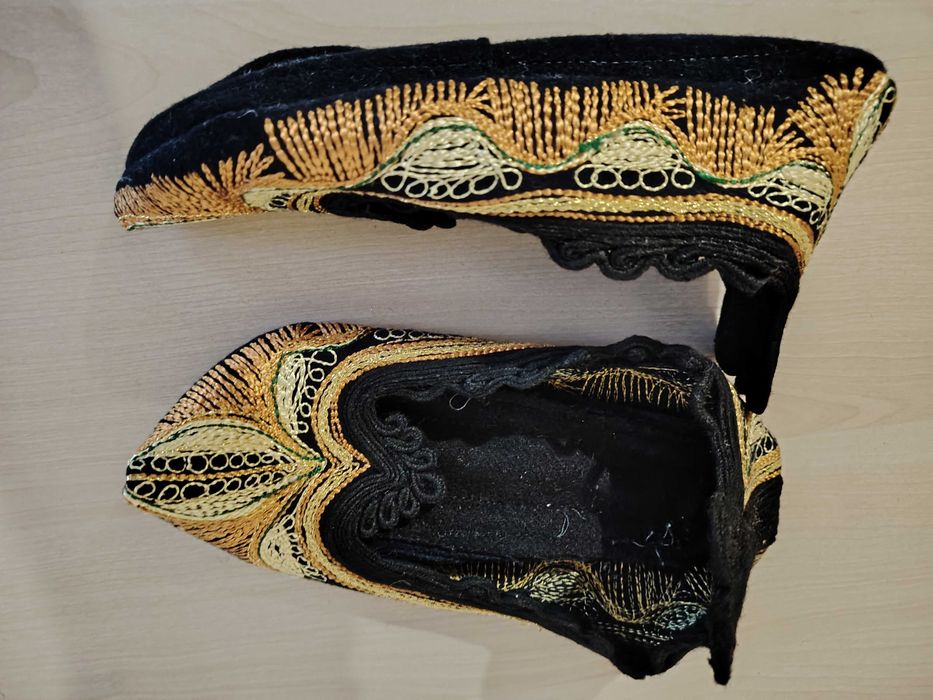 Родопски везани чехли и терлици