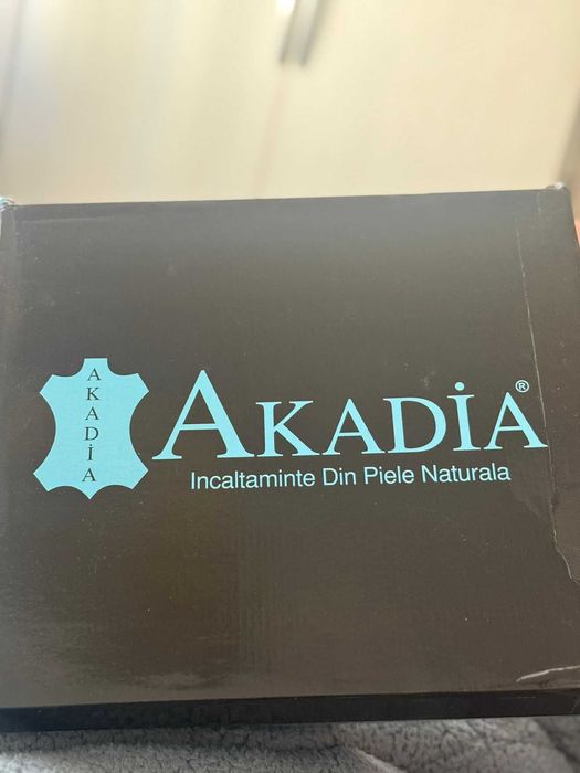 Vând ghete de dama AKADIA
