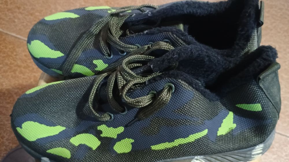 Продам кроссовки