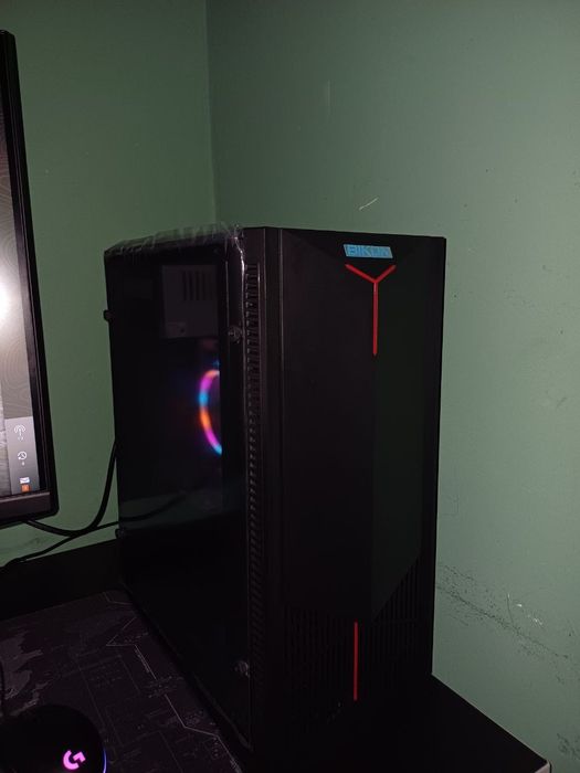 Kompyuter igrovoy sotiladi komplekt ideal xolatda stoli bilan