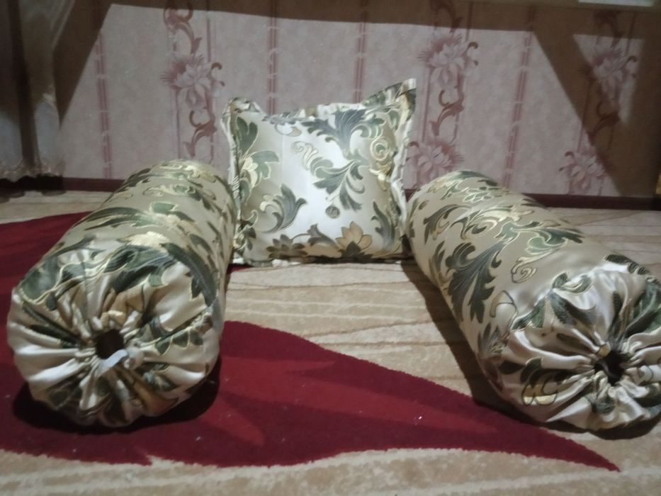 Balish yostiq sotiladi yengi holati zor. 2 ta balish 1 ta yostiq