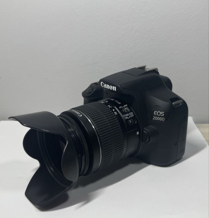 Фотоапарат Canon 2000D