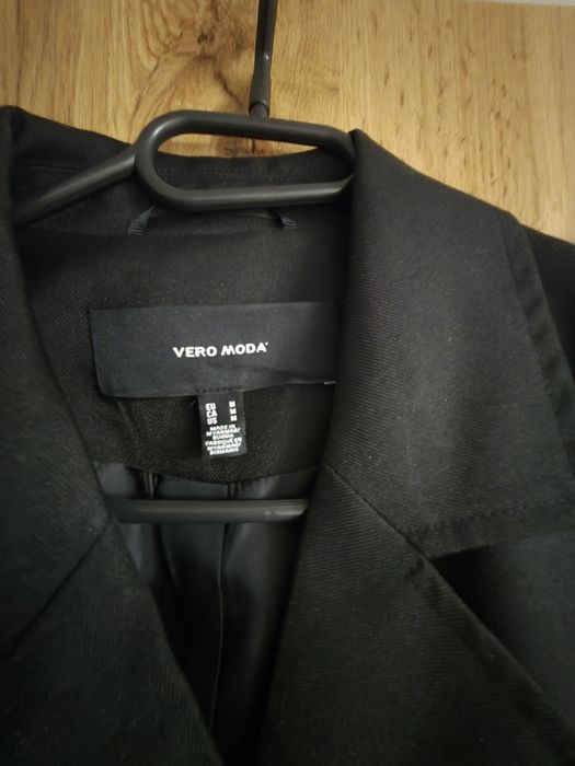 Черен  шлифер на марката Vero Moda, размер М