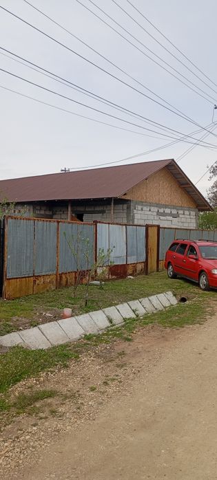 Casă de vânzare la 60 km de București, 12 km de autostrada A1, km 49