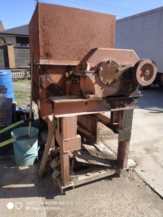 Бетоносмеситель вальцовый.