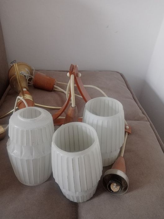 Продам люстры 3 шт