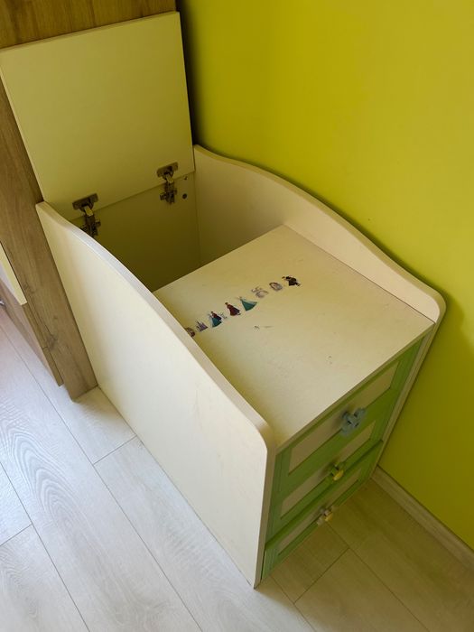 Детски/бебешки скрин