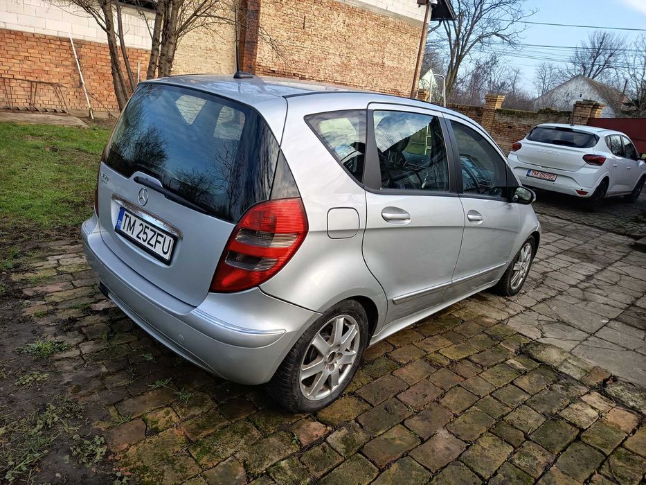Vând Mercedes A Class 200