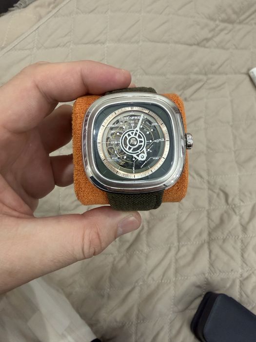 Наручные час Seven Friday