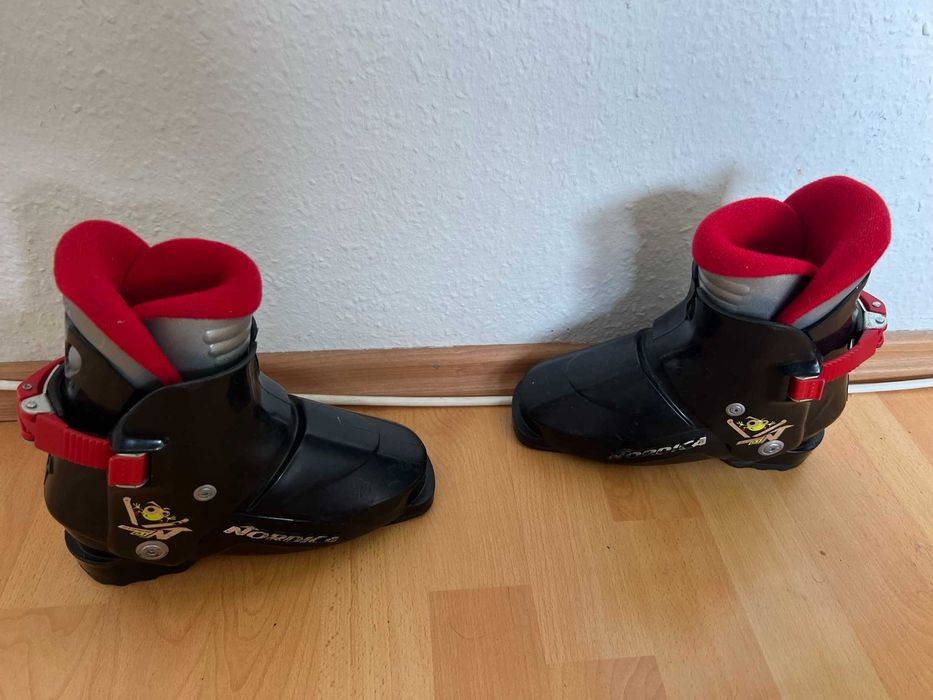 Clapari ski schi Nordica marime EUR:29.5 Mondo:19.5