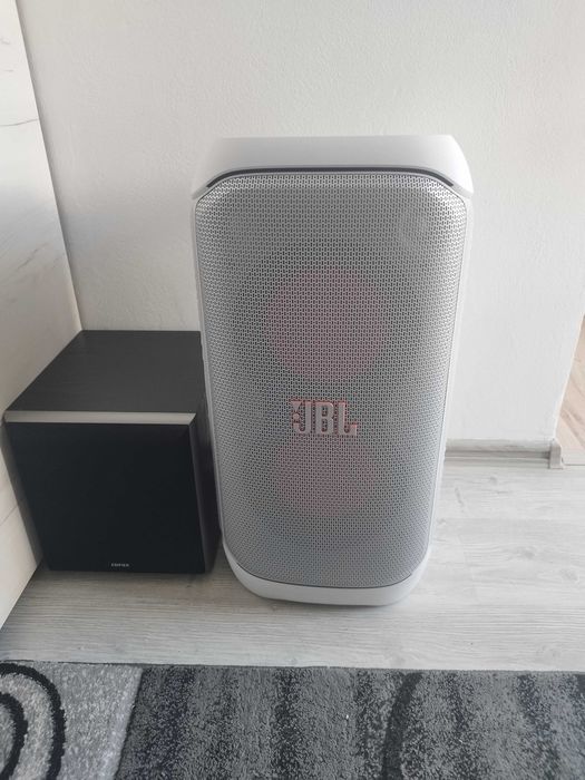 Boxa Jbl 320 alb cumpărată de 2 luni