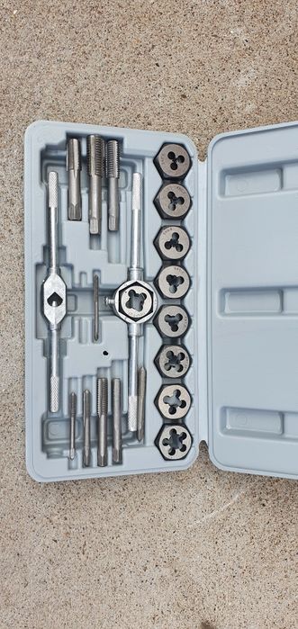 Продам набор метчиков и плашек М3- М12