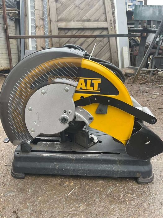 Продавам циркуляр за рязане на метал DEWALT