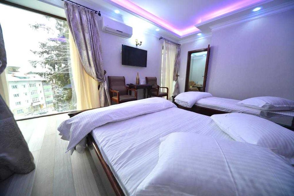 Hotel de vanzare in predeal, aproape de partia clabucet