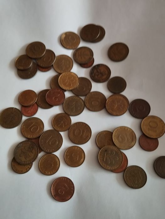 Продам монеты и бумажные купюры.