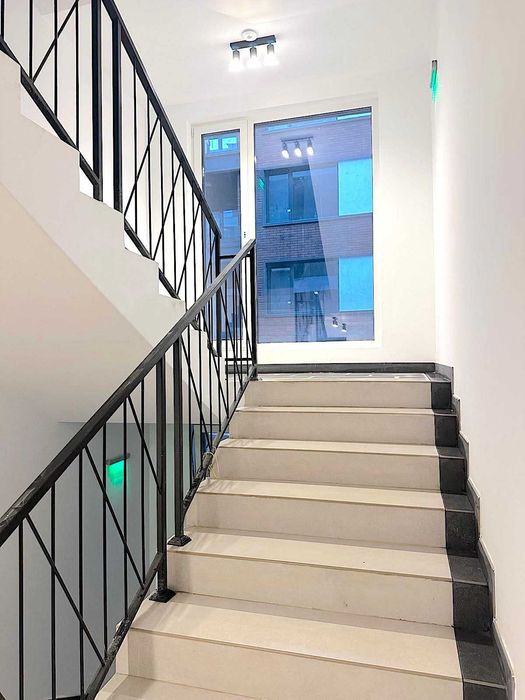 Дизайнерски обзаведен тристаен апартамент