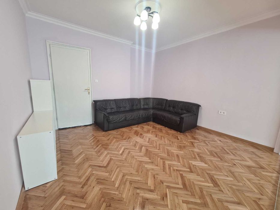 Дава се под наем Тристаен апартамент в София, Център - 100 кв.м за 1485 € - Снимка #3