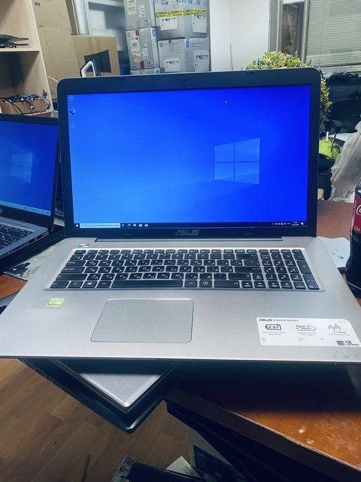 Продам ноутбук i7-7500 диагональ 17