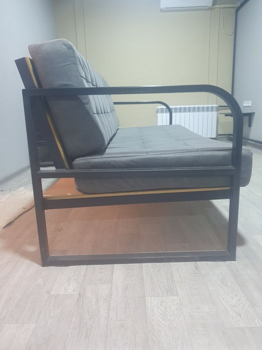 Диван сотилади профилдан тахланган