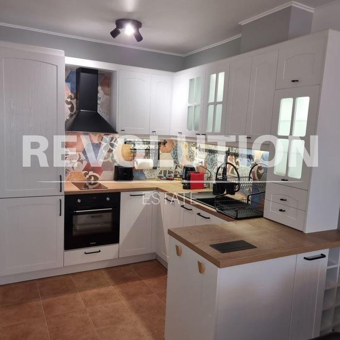 Дава се под наем Двустаен апартамент в Варна, Левски - 90 кв.м за 698.19 € - Снимка #1