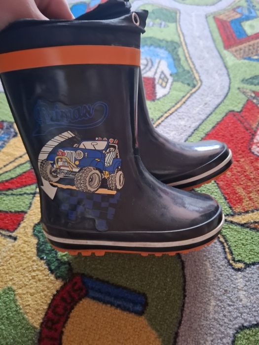 Продам детские резиновые сапоги