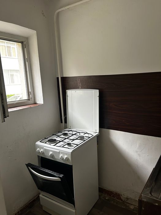 Închiriez Garsonieră Cf I