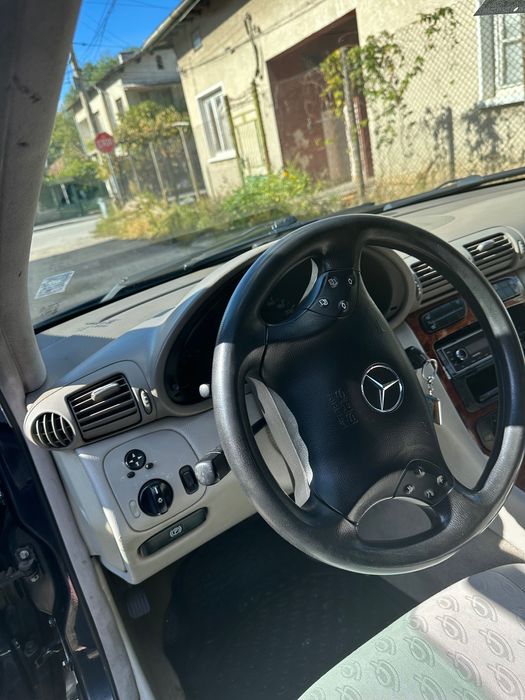 Мерцедес с220 2001година