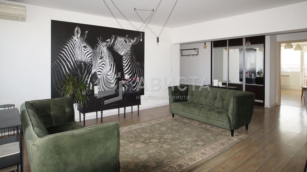 Просторен четиристаен апартамент в Младост 4