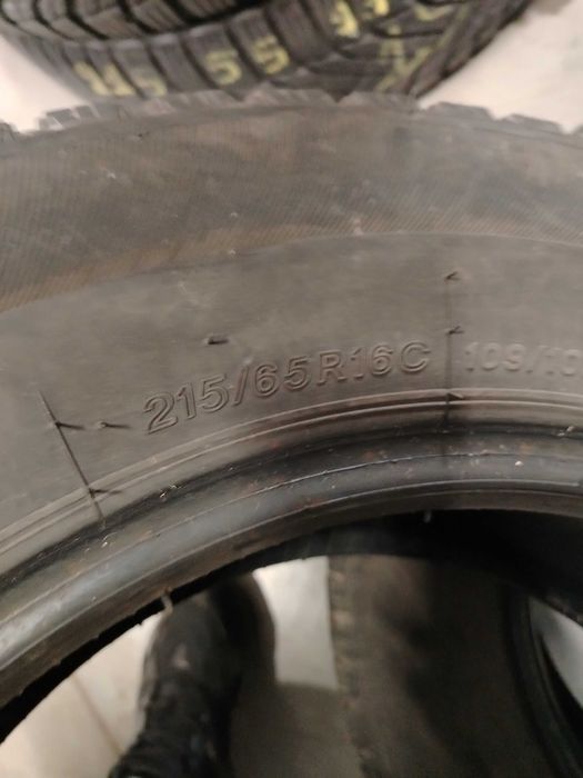 2бр.зимни гуми 215/65/16C Lassa