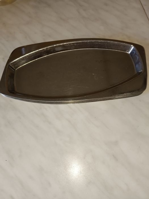 Селедочница нержавеющая.