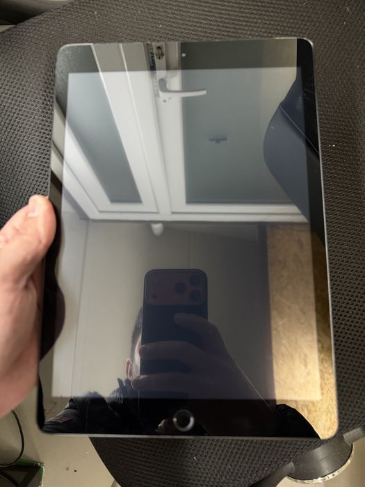 Apple iPad gen 8th in stare buna cu tastatura