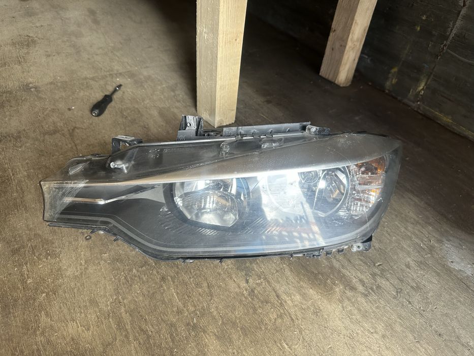 Vand far stanga BMW F30 F31 seria 3 complet