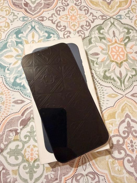 Продам айфон 13