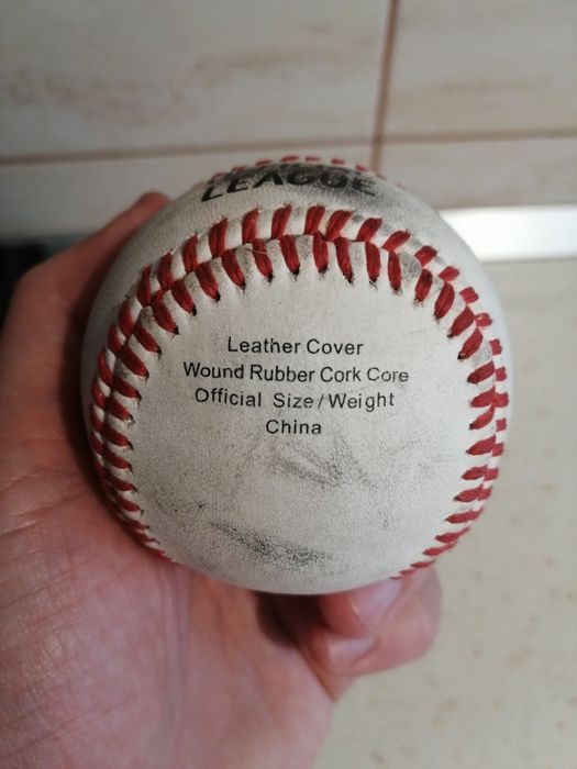 Manusi de baseball și minge oficiala