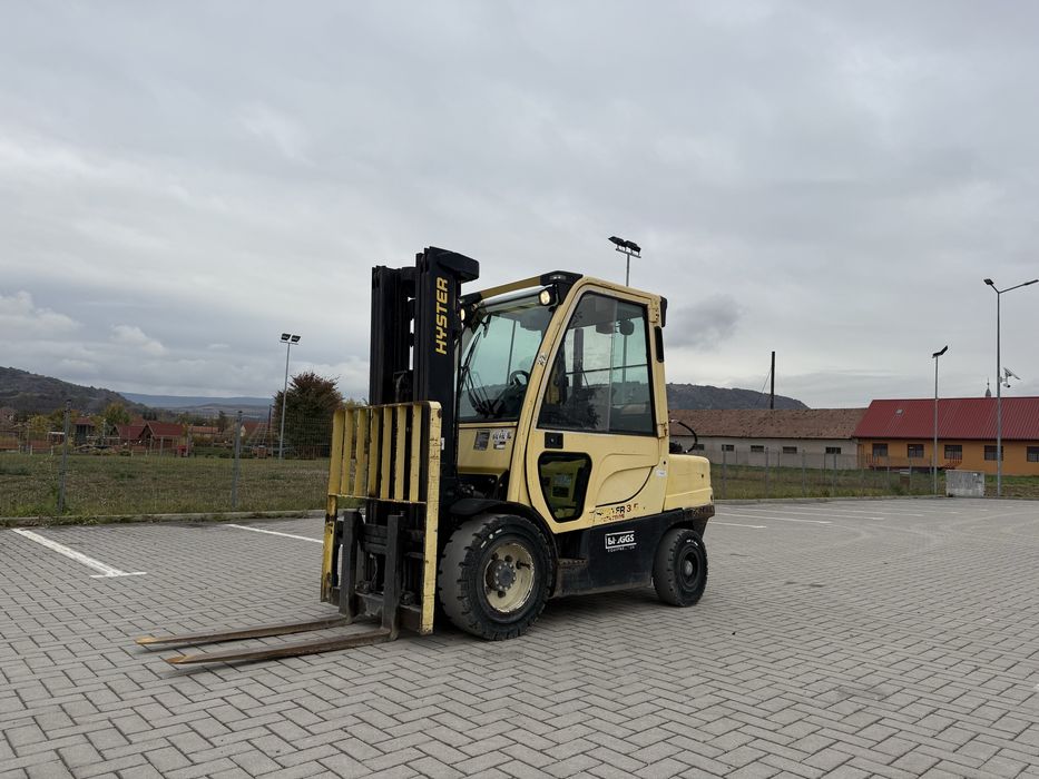 De vanzare stivuitor GPL ,marca   Hyster capacitate de 3,5 T cu cabina inchisa cu incalzire