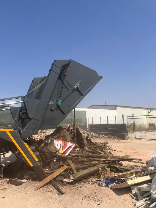Transport moloz containere gunoi moluz tomberon skip ieftin urgent