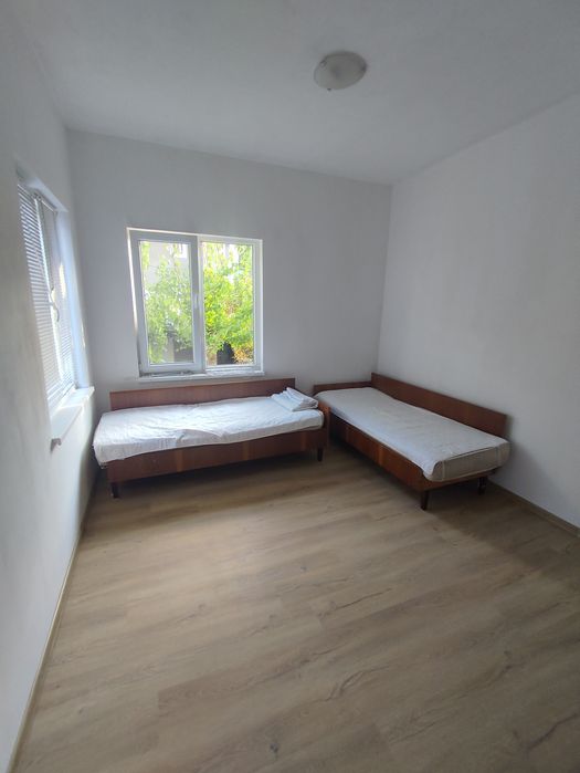 Дава се под наем Етаж от къща в Враца, Квартал 103 - 120 кв.м за 433.5 € - Снимка #1