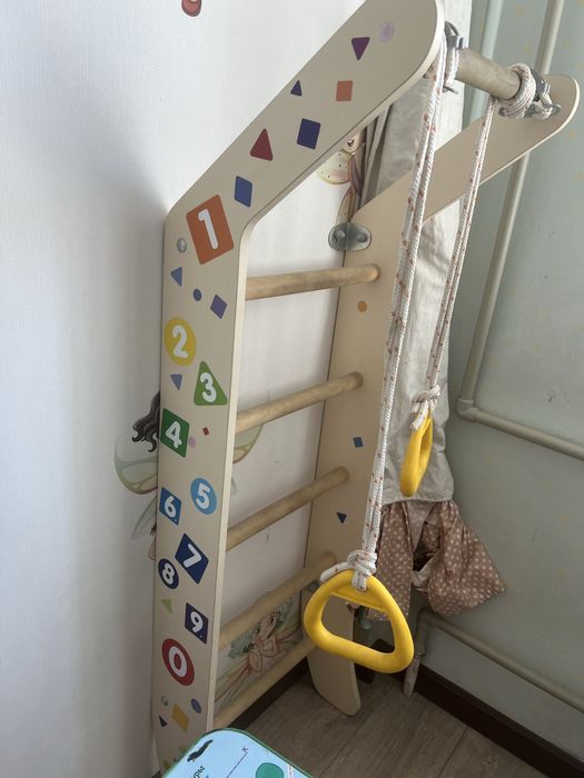 Столик, шведская стенка до 5 лет