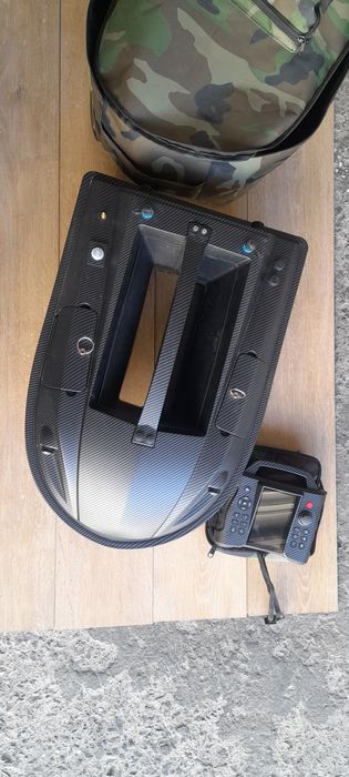 Лодка за захранка със сонар и GPS