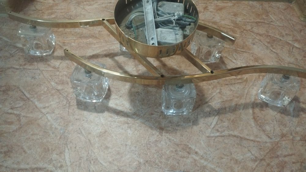 Продам люстру б/у