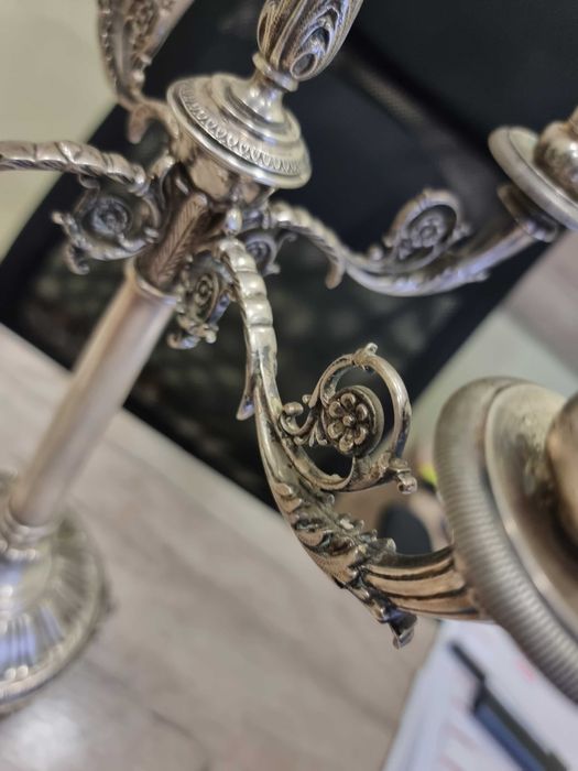 Стар сребърен свещник