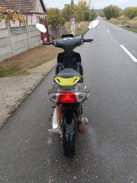 Vând scuter cu acte