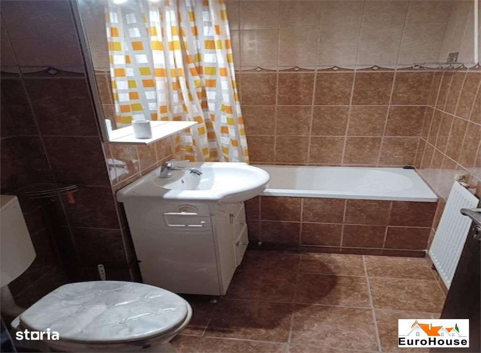 Garsoniera De Inchiriat , Cetate