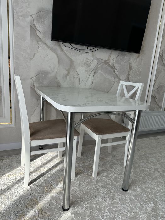 Продам столь и 2 стулья