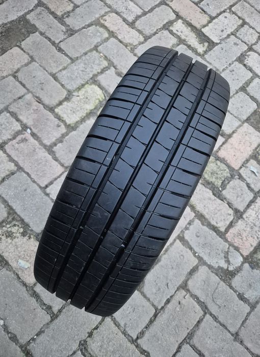 O bucată 205/65 R16C vară - una Goodyear Vredestein Semperit
