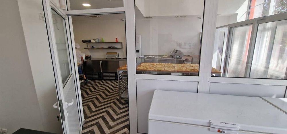 Дава се под наем Заведение в Бургас, Център - 180 кв.м за 1595.79 € - Снимка #1