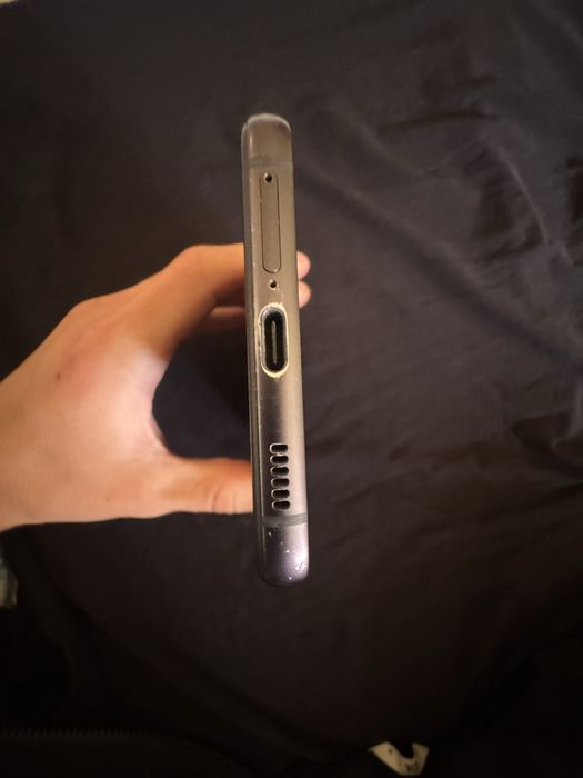 Samsung Galaxy S21 FE 128GB – pornește, display defect – pentru reparație/piese